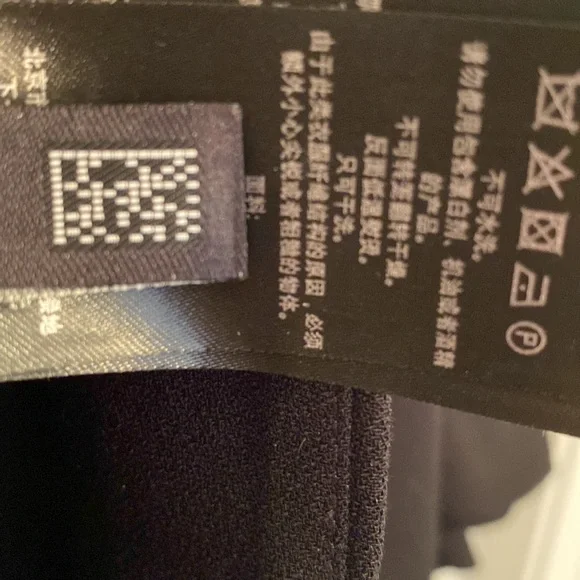 Ted Baker black blazer. Three quarter length ruched sleeves. TB 3 / US8 / US10 - Picture 4 of 9